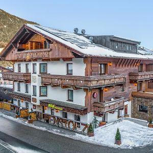 Hotel Alpenstolz